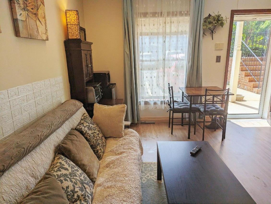 Uptown Area, Cozy King Suite, Quiet And Private, Free Parking, Walk To Restaurants Charlotte Exterior photo