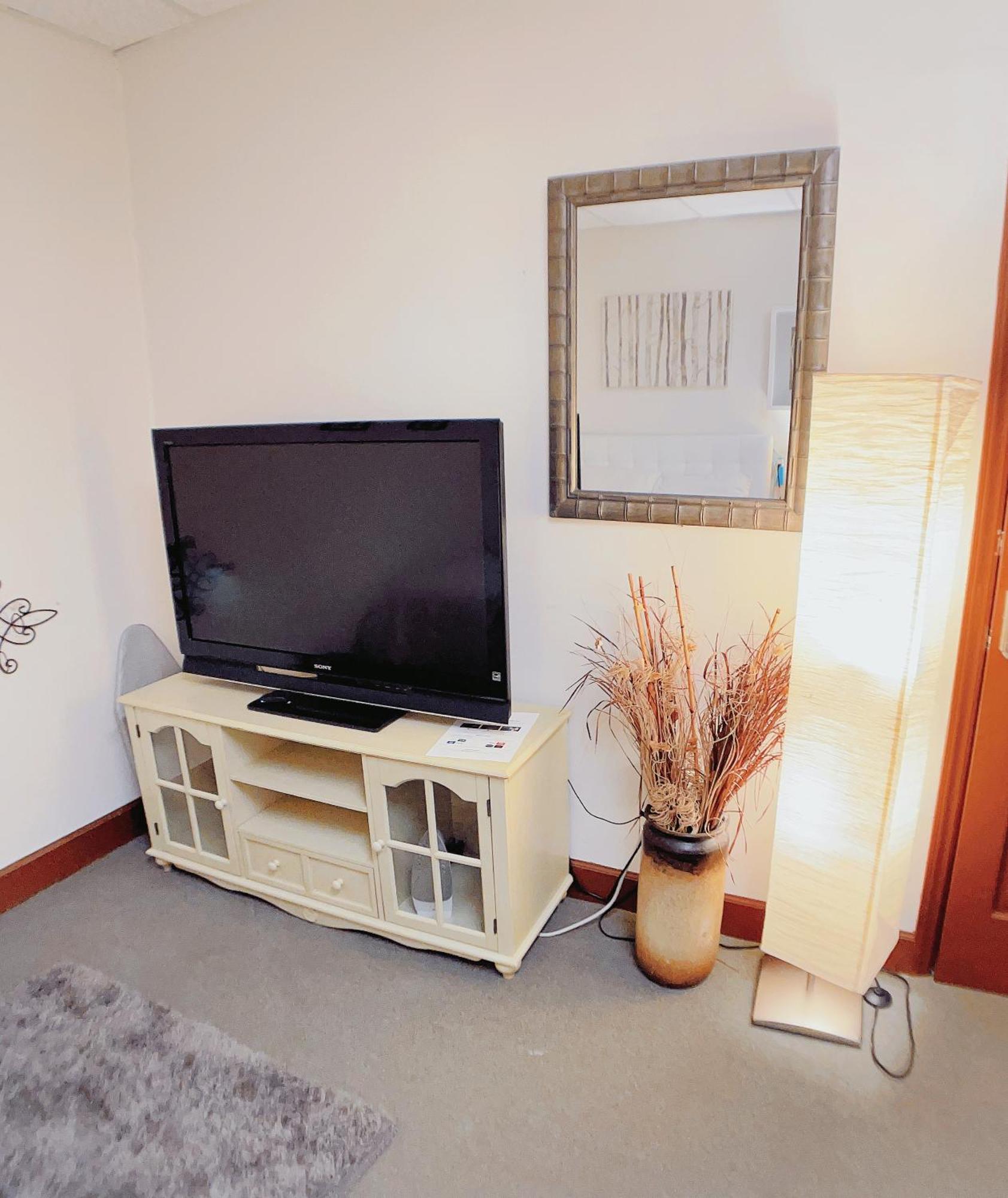Uptown Area, Cozy King Suite, Quiet And Private, Free Parking, Walk To Restaurants Charlotte Exterior photo